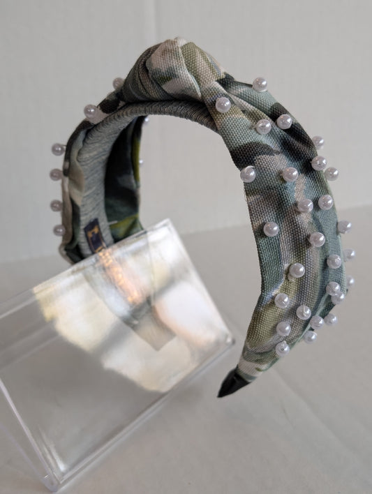 Moody Pearls image 0